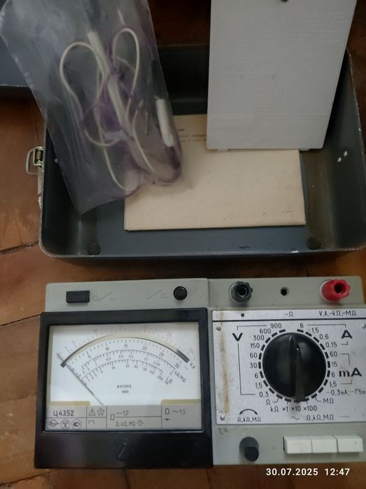 Тестер 4352 рабочий в полном комплекте.