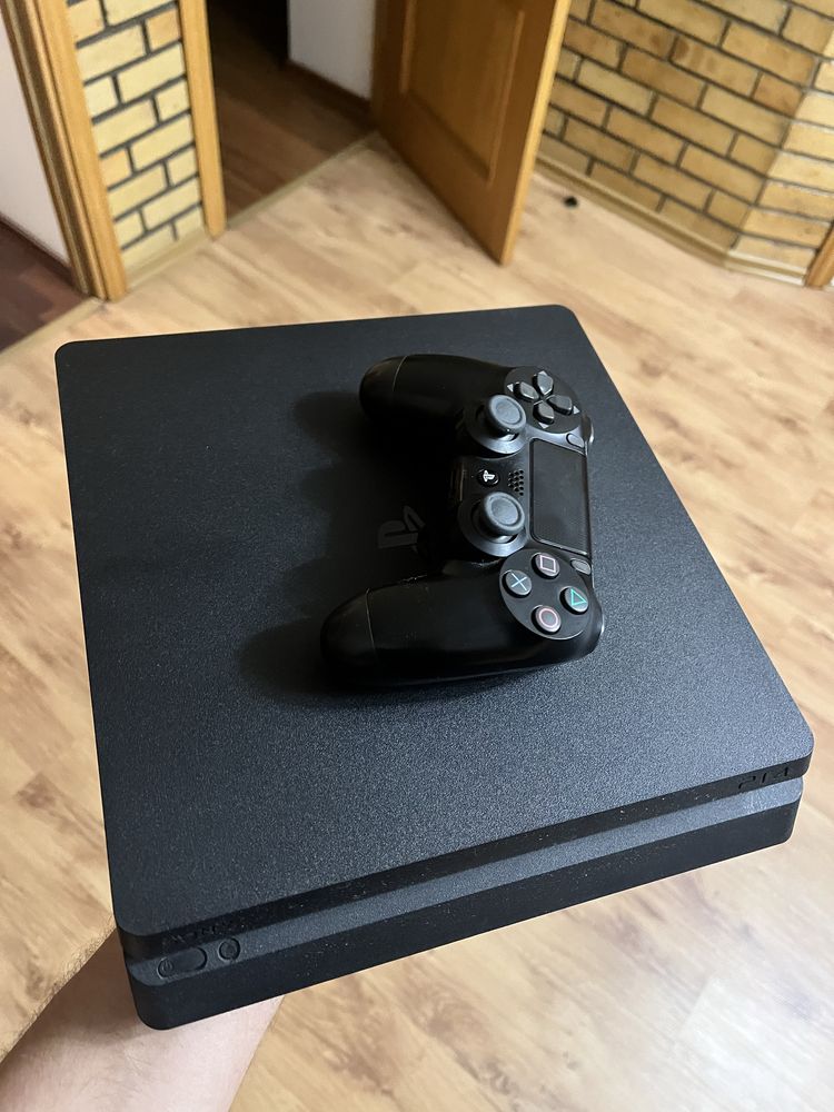 Ps 4 slim 1TB в идеальном состоянии