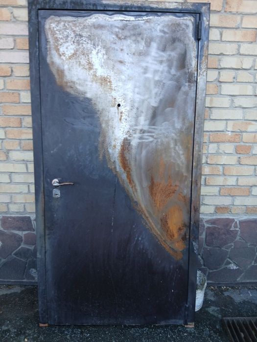 Входная металлическая дверь