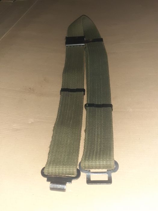 Войнишки колан с тип пеперуда заключване