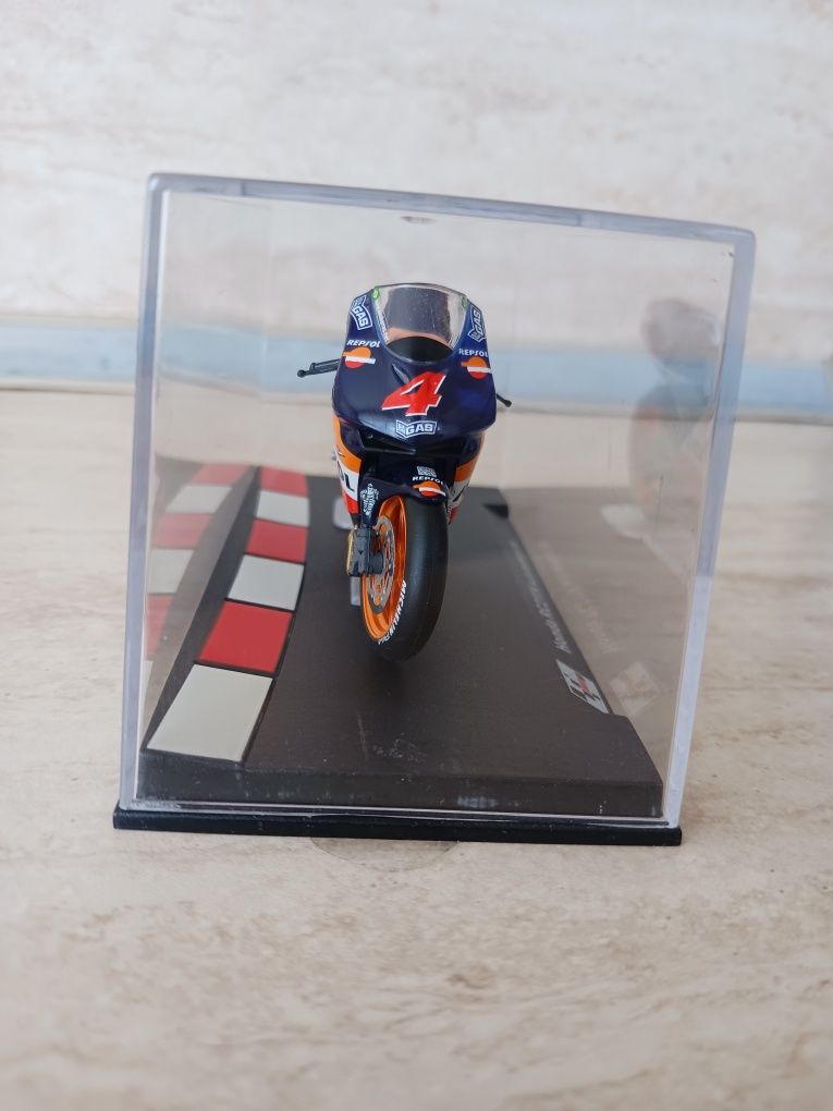 Модели на мотори Honda I Susuki 1/24