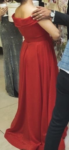 Червена официална рокля