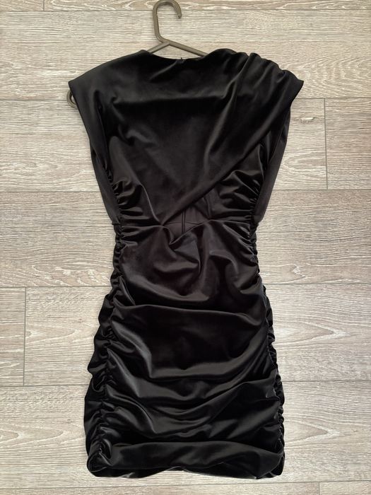 Zara кадифена черна рокля-M