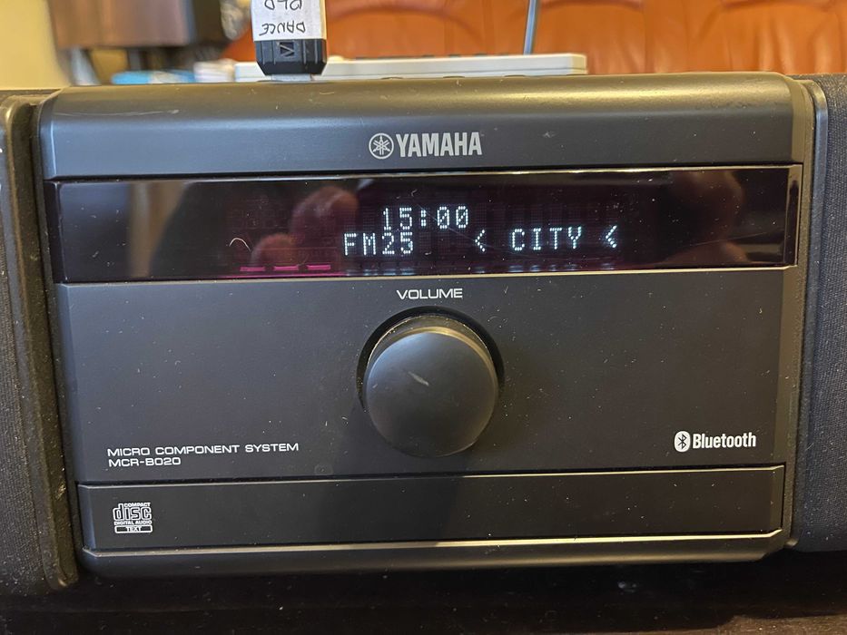 YAMAHA MCR-B020 micro система CD колони дистанционно MP3 USB Bluetooth
