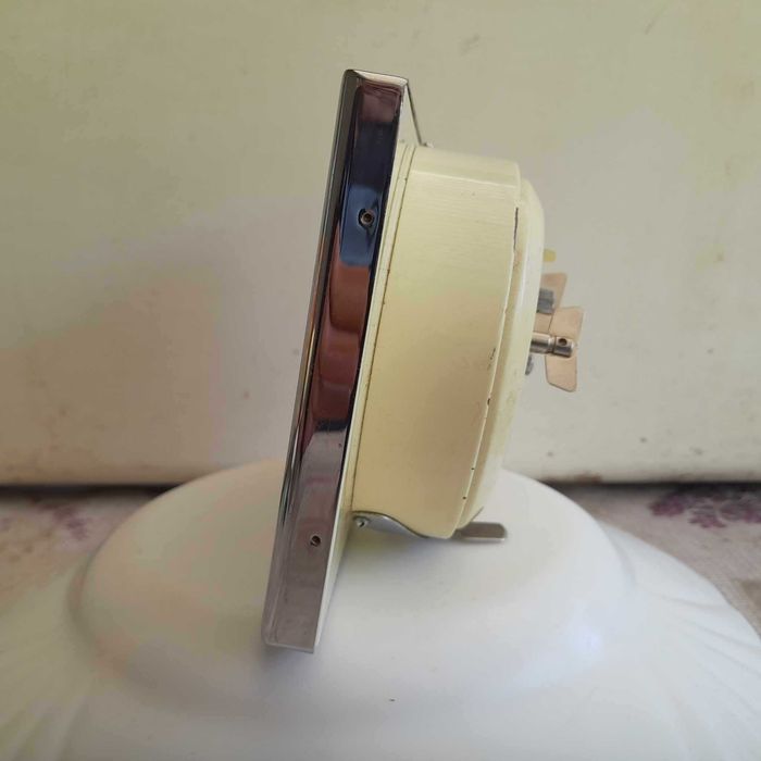 Ceas desteptator de masa -mecanic - provenienta China .