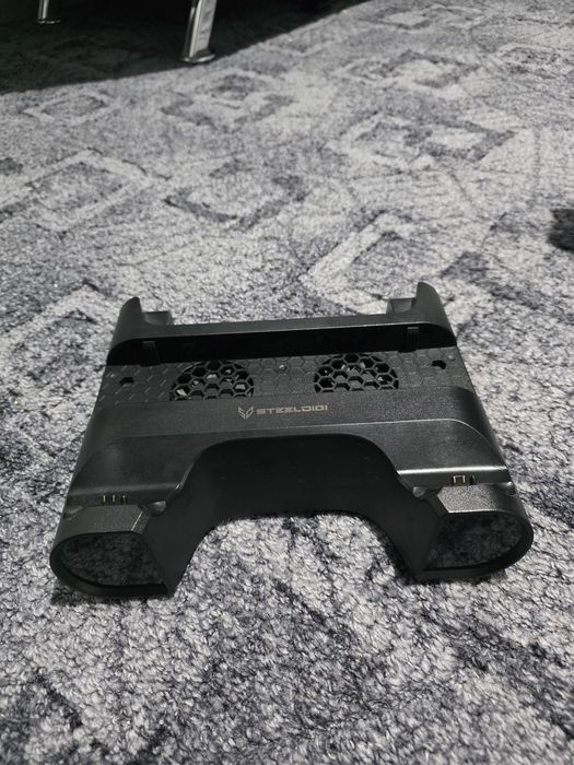 Vand playstation 4 pro cu 5 jocuri + controller dualshock 4