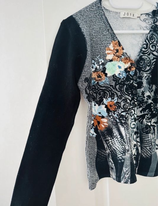 Set cardigan și bluză cu mânecă scurtă din 50% lână merinoz.