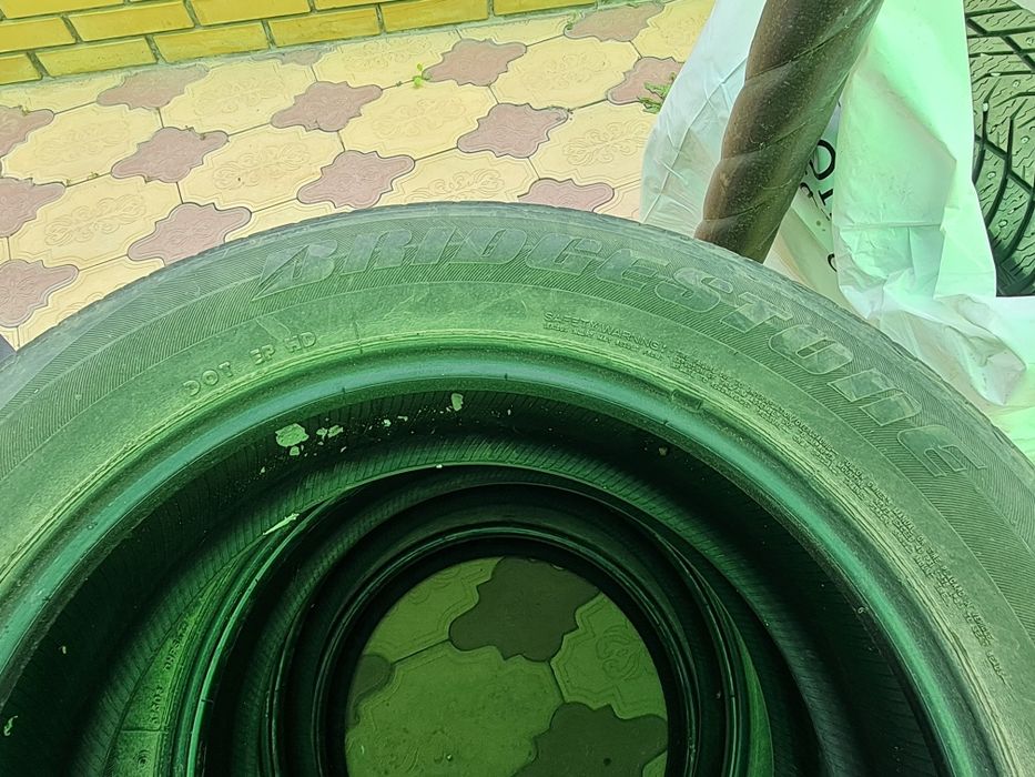 Продам летнюю резину Bridgestone 225/60/18