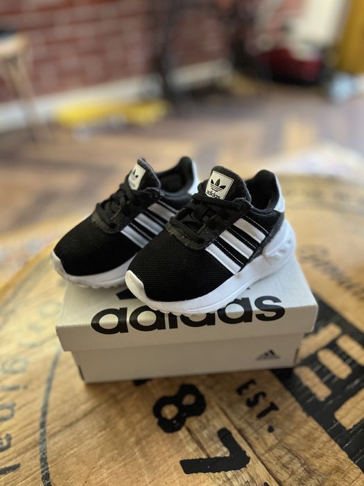 Бебешки обувки Adidas 20н