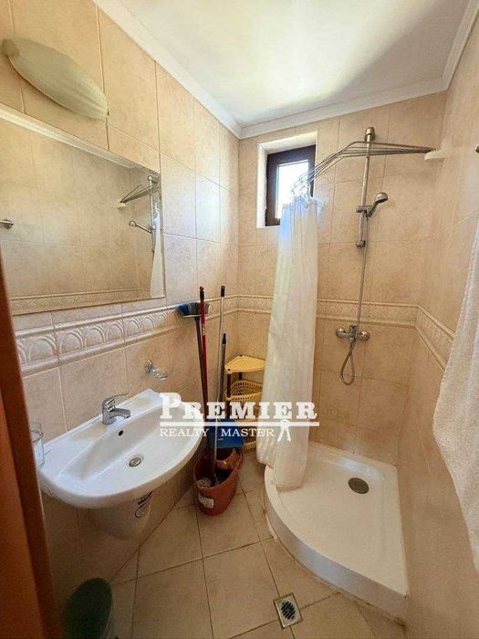 Тристаен апартамент с гледка към морето на 300 метра от плажа