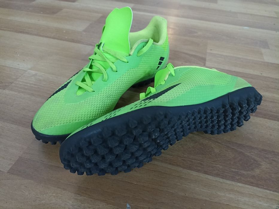 Adidas fotbal pentru teren