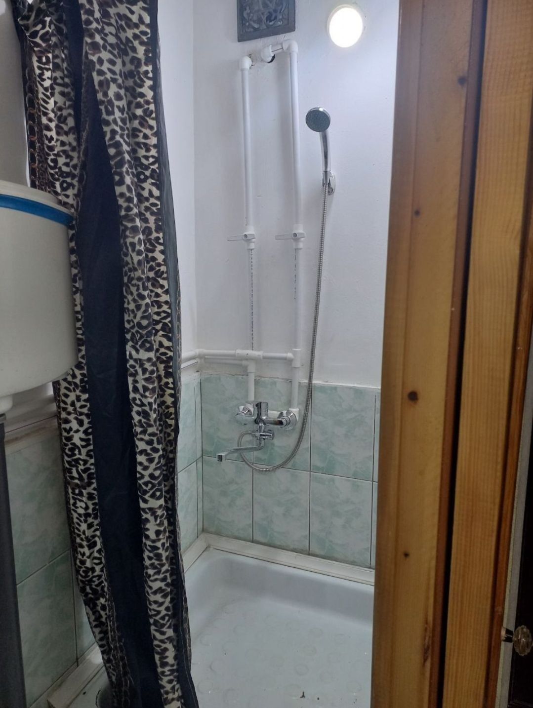 Yakkasaroy bobir kocha, askiya bozor