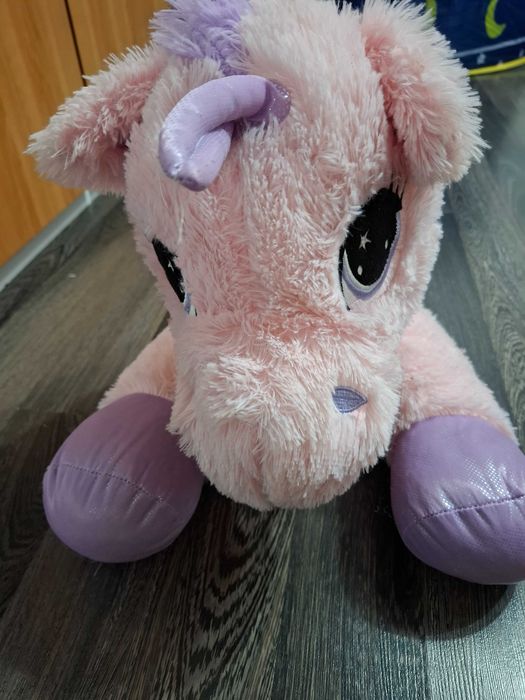 Unicorn mare de pluș