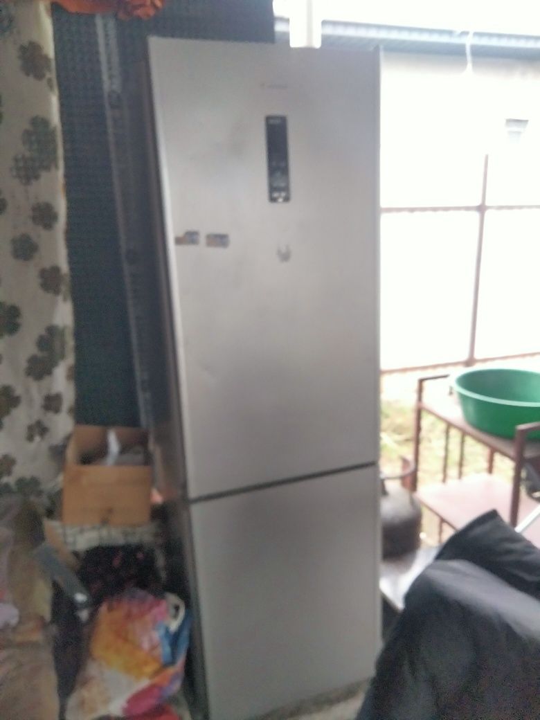 Холодильник двух камерный большой