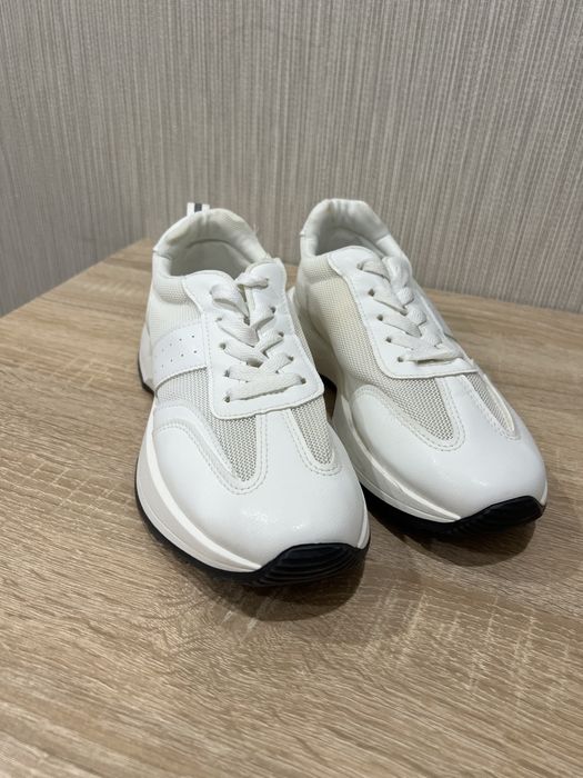 Кроссовки женские