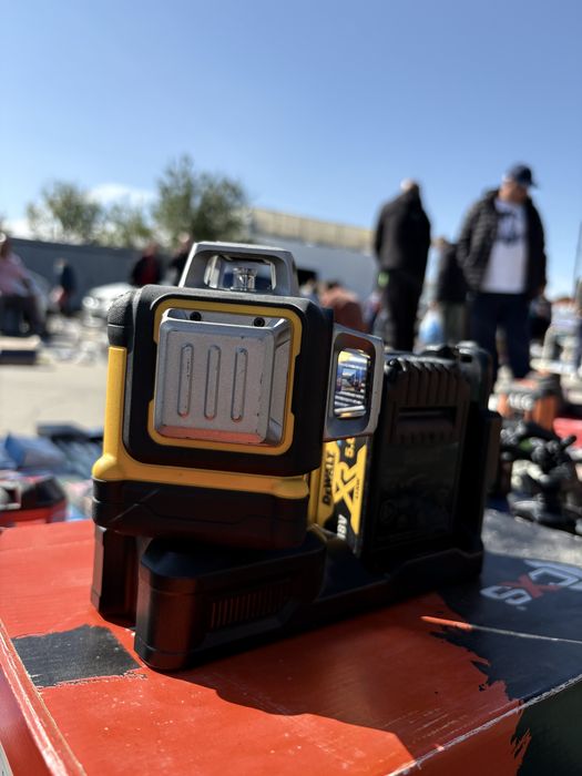 Vând Laser Dewalt DCE089NG18-XJ cu linii verzi