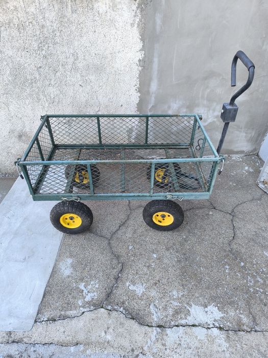 Продавам количка с гуми вътрешни