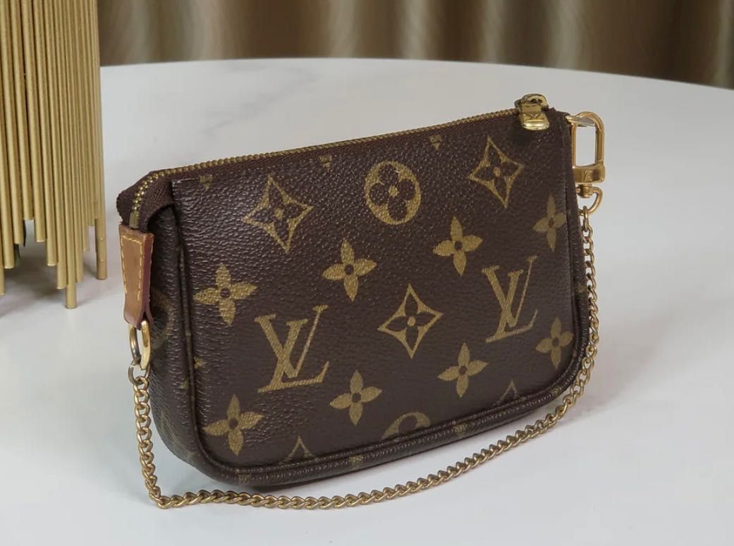 Чантичка Louis Vuitton