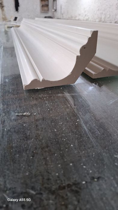 Gips Lepka. Hitech. ramka, karniz, bort, dizaynerski forma. Molding.