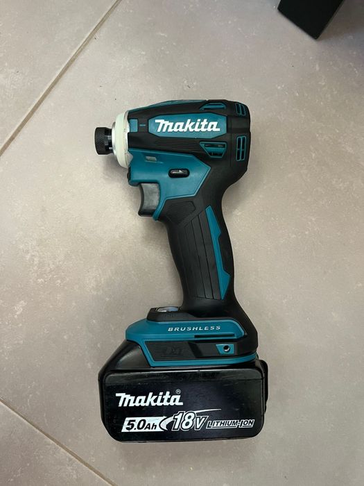 Multifuncțional Makita DTM51 și circular Makita DHS680