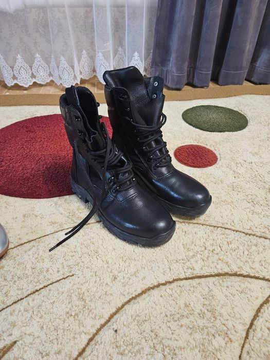 Берцы 39 размер.