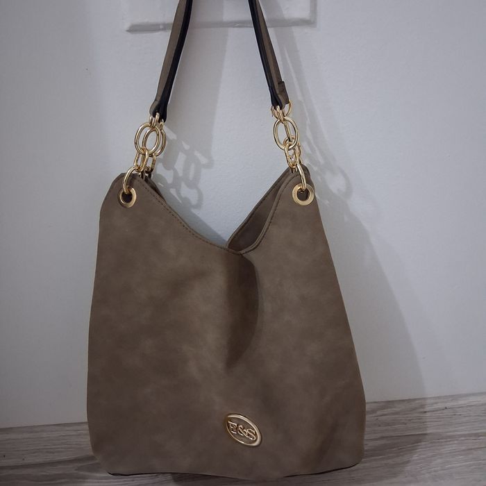 Дамска чанта от обърната кожа