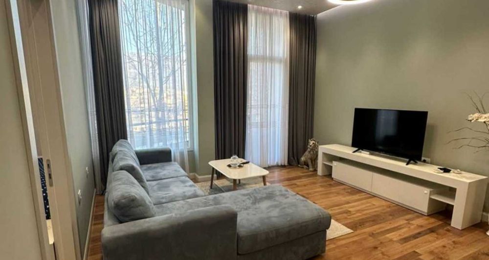 Продавам двустаен апартамент в Младост