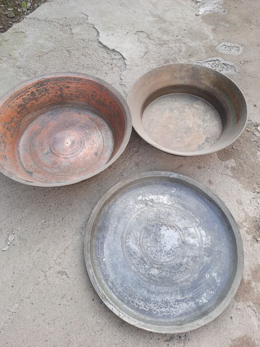 Медные тазик и поднос