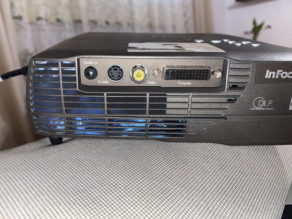 Proiector tv  videoproiector InFocus LP70+