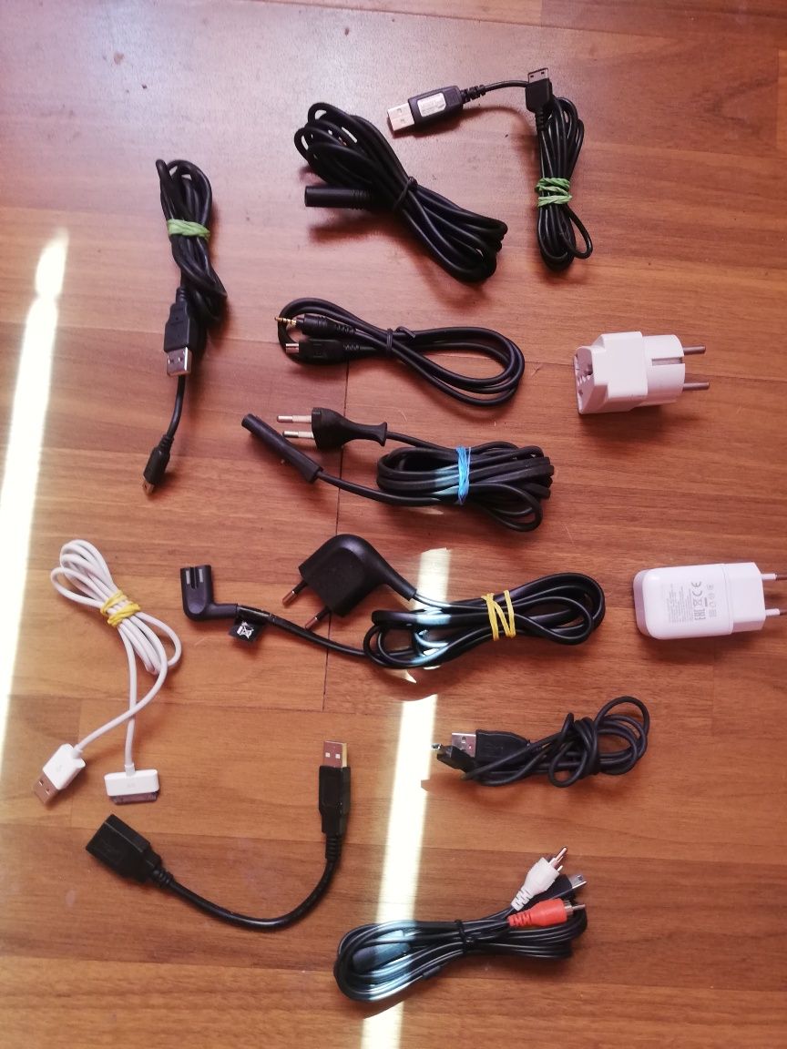 Vând încărcătoare telefoane