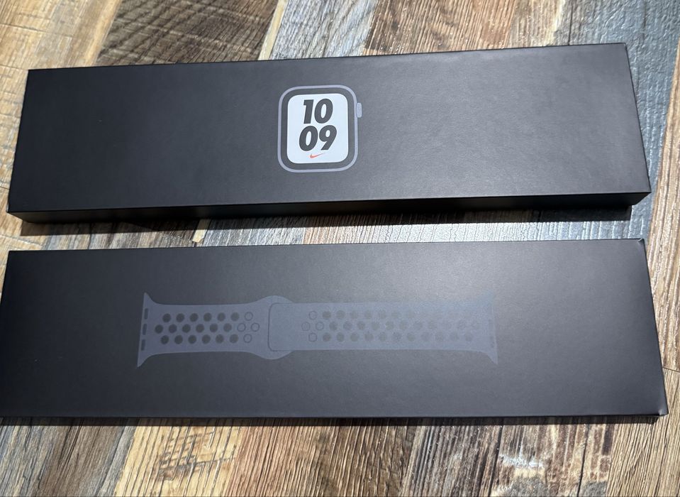 Apple Watch SE Nike (1st Gen) – 40mm GPS + подарък 7 кайшки