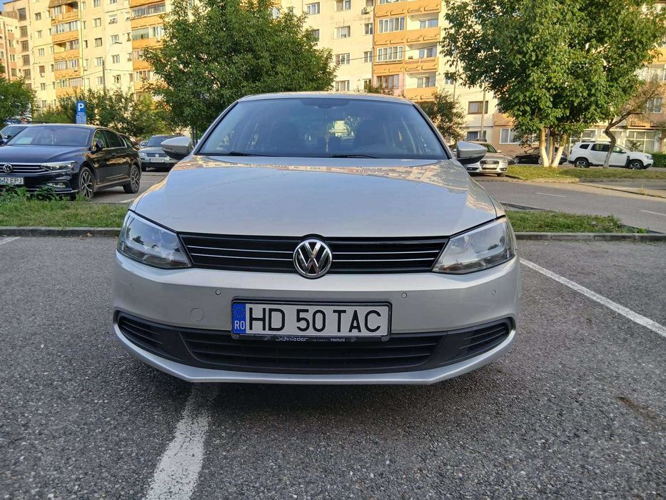 Volkswagen Jetta 2011, 1.6 TDI 105 CP. 4600 Euro negociabil.