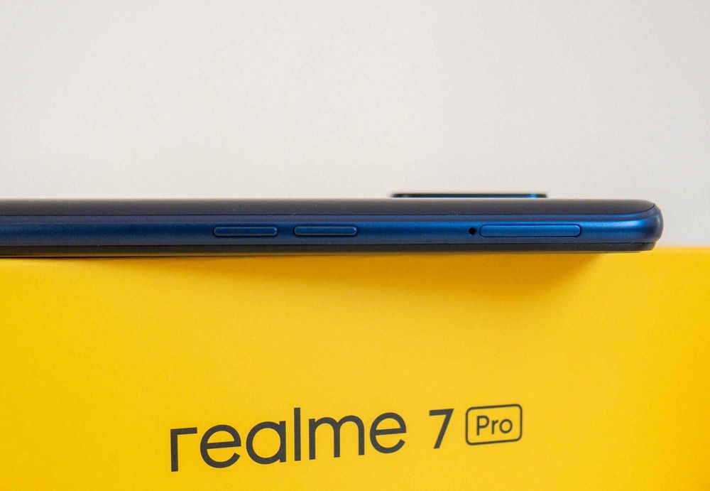 Мобилен телефон Realme 7 Pro като НОВ