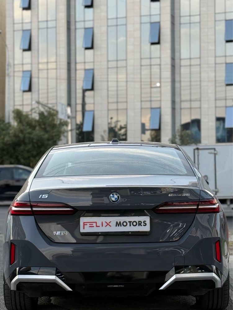 BMW i5 eDrive 35L
