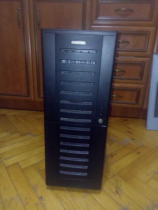 Компютърна кутия/ Сървърна кутия със захранване