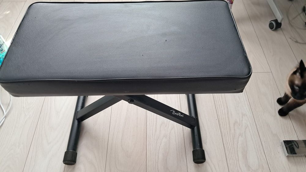 Vând pian electronic marca Roland