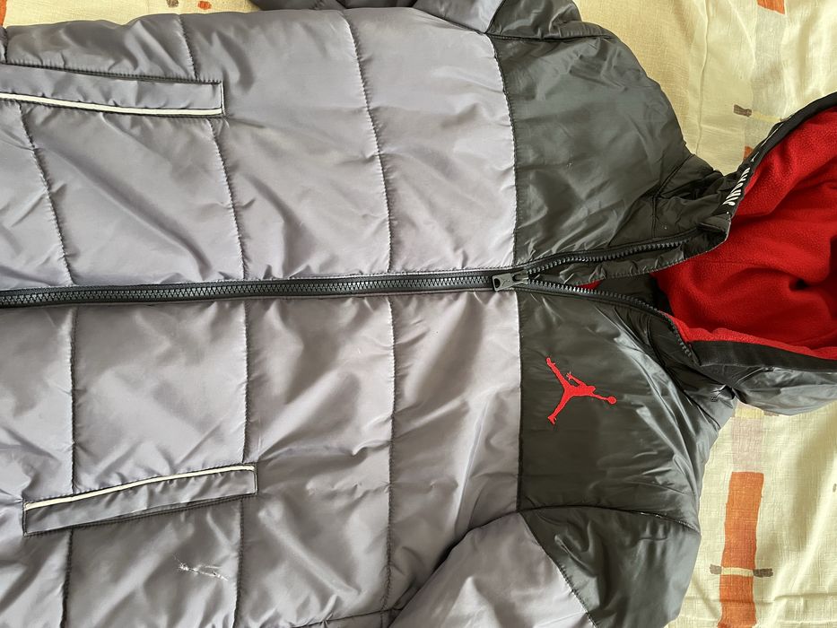 Продавам Jordan яке