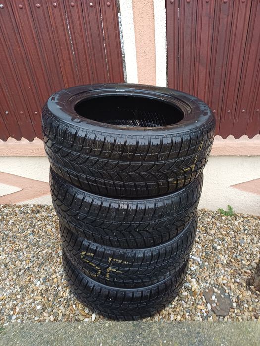 Vând cauciucuri R16