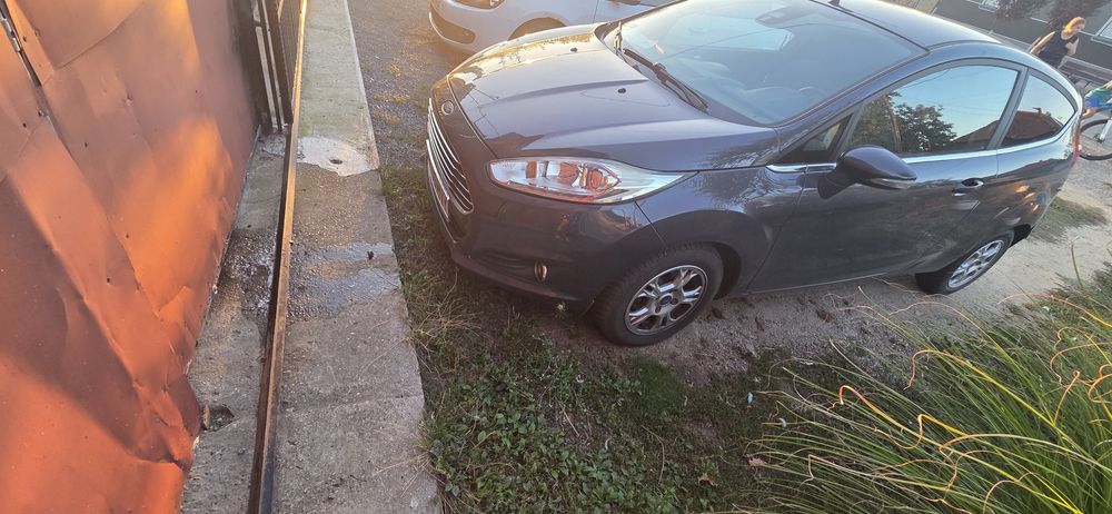 Se vinde ford fiesta titanium