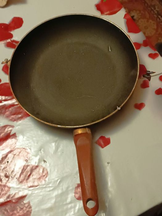Сковородка б/у недорого
