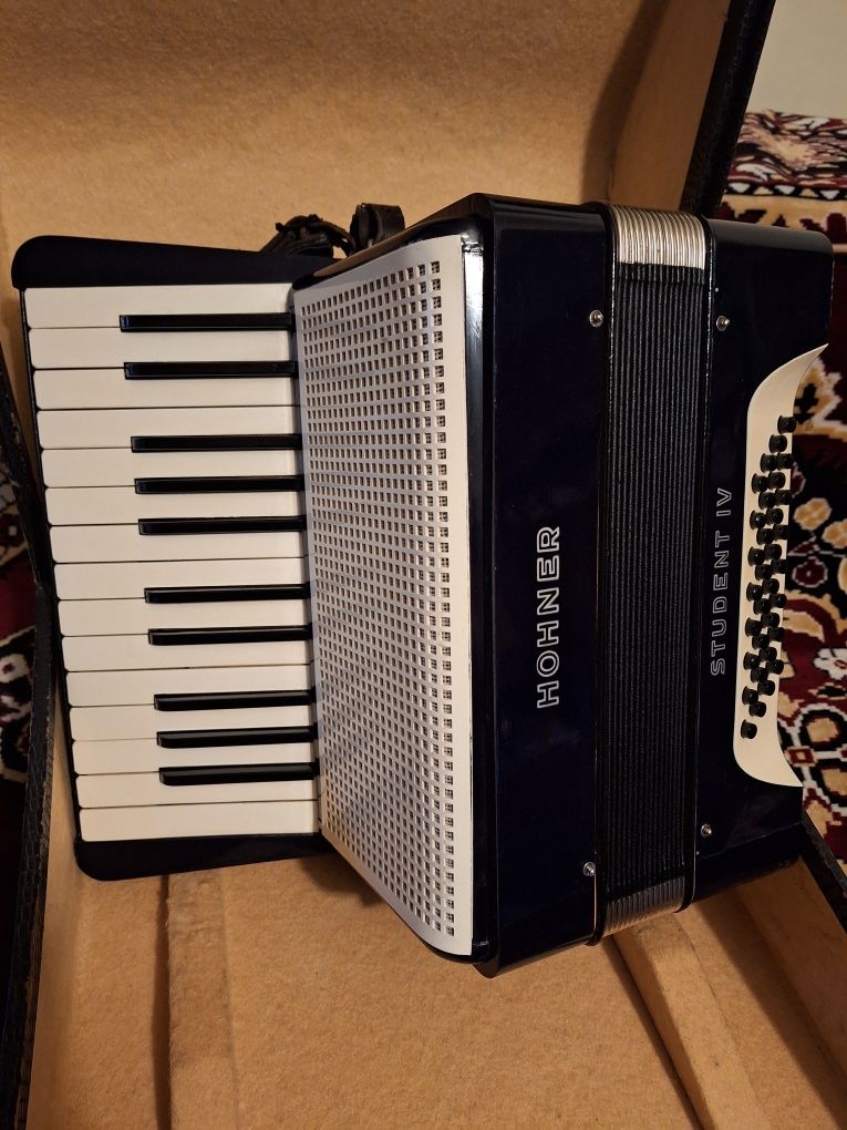 Acordeon Hohner Student lV