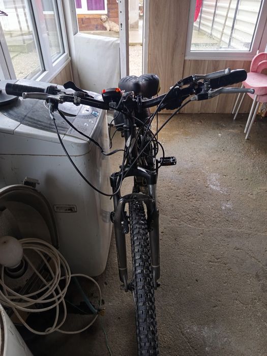 Vând bicicletă cu motor