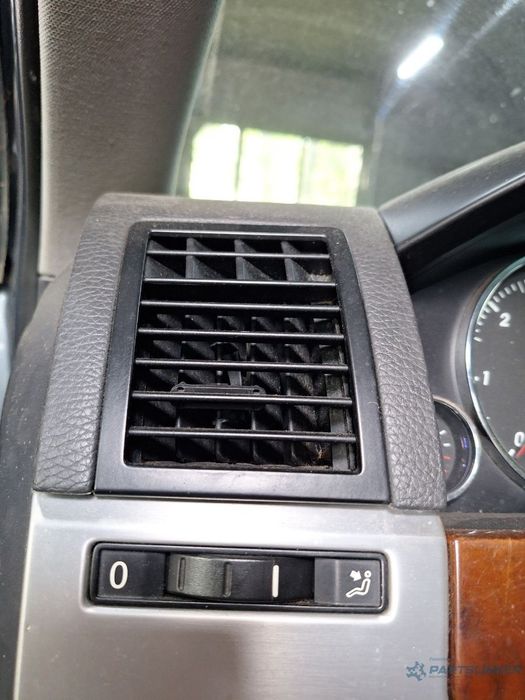 Grila de ventilatie laterala panou de bord stanga VOLKSWAGEN TOUAREG 7LA, 7L6, 7L7 2002 - 2013 , 7L6819703L