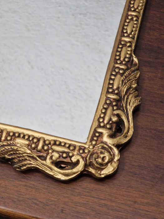 Бароково огледало с месингов обков