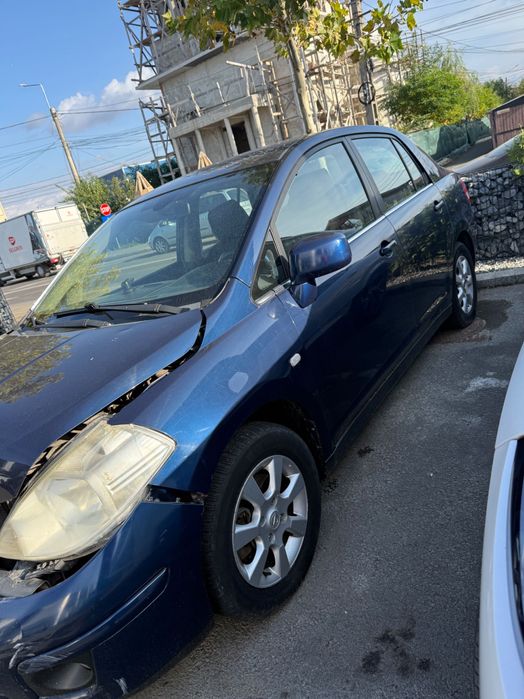Vând autoturism lovit