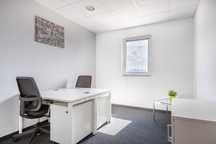 Офис пространство с отворен план за 10 души в Regus Airport