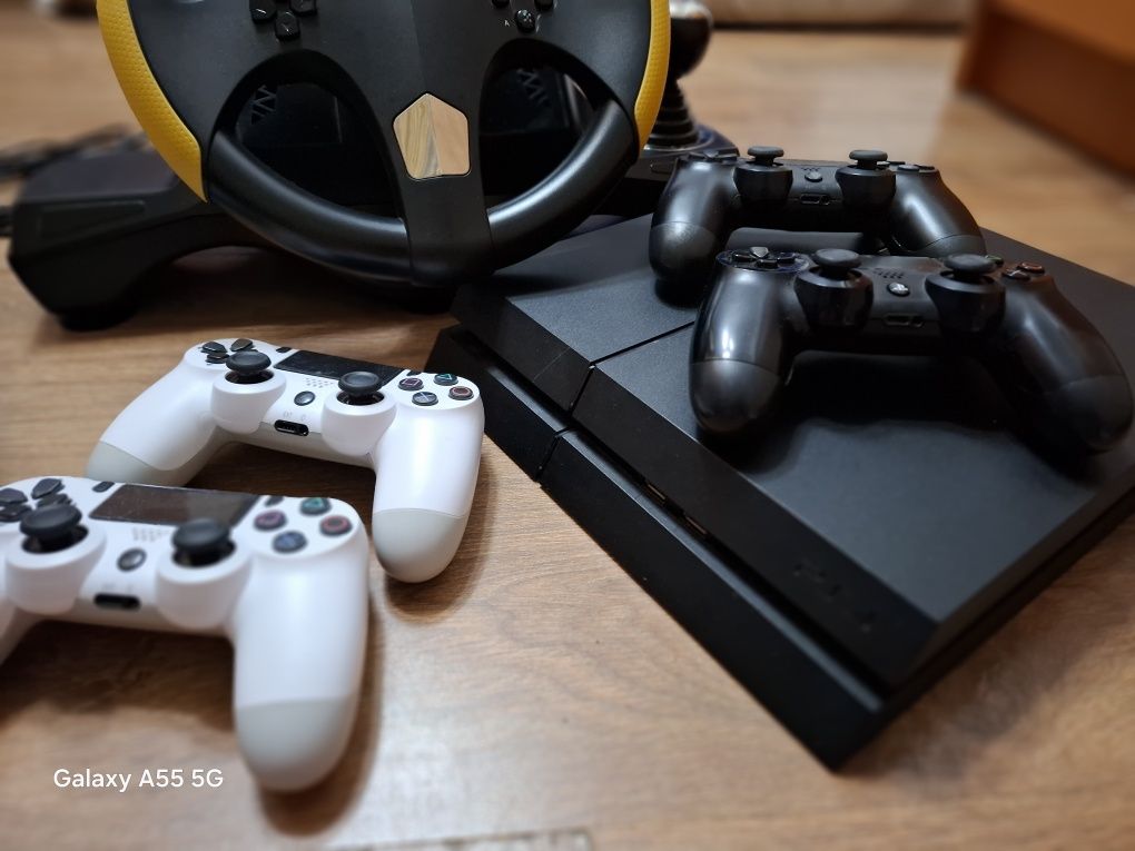 Vând PS4 pro de 1 TB cu volan si schimbator sau separat