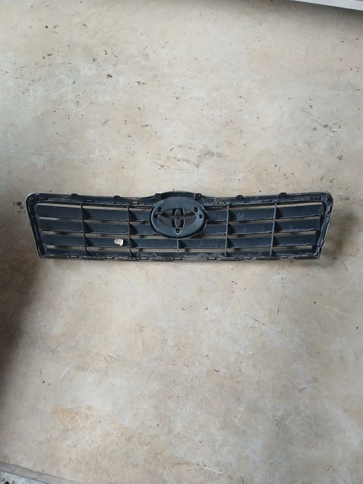 Решетка Toyota Avensis