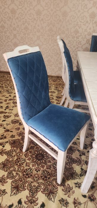 Продаётся стол со стульями