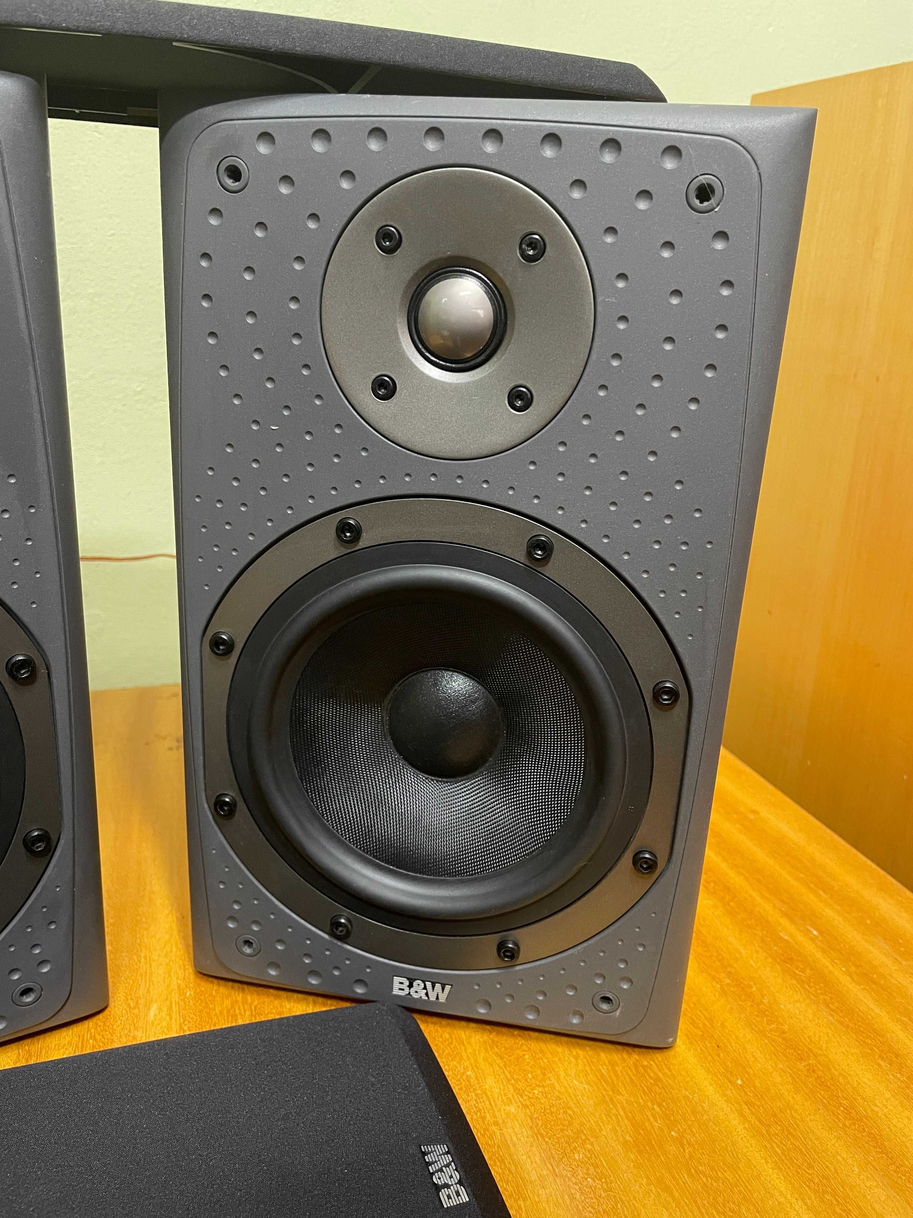 Bowers and Wilkins B&W DM303 букшелф тонколони английски